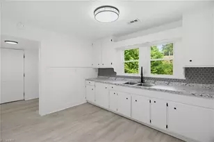404 Hickory Chapel Rd, High Point, NC 27260 - Photo 9