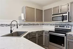 4032 Sherry Ct, Jamestown, NC 27282 - Photo 9