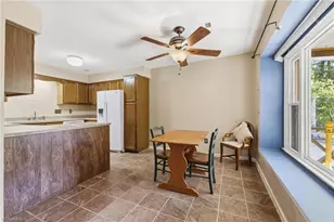 4214 Crabapple Ln, Greensboro, NC 27405 - Photo 9