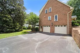 1015 Greenhurst Rd, Winston-Salem, NC 27104 - Photo 45