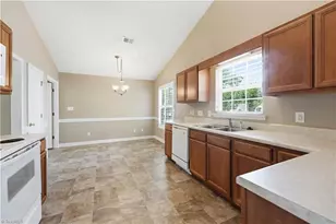 2035 Sweetbay Cir, Burlington, NC 27215 - Photo 11