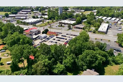 5216 Market Street, Greensboro, NC 27409 - Photo 9