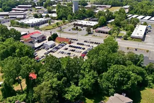 5216 Market St, Greensboro, NC 27409 - Photo 9