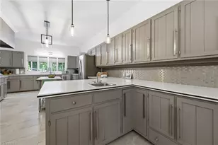 1300 Robin Hood Rd, High Point, NC 27262 - Photo 17