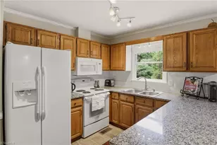 4540 Oakwood Cir, Winston-Salem, NC 27106 - Photo 11