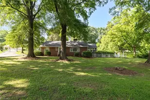 502 Hunter St, Madison, NC 27025 - Photo 3