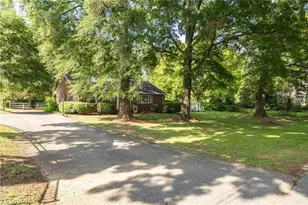 502 Hunter St, Madison, NC 27025 - Photo 5