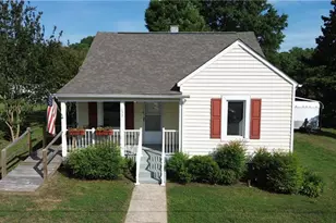 153 Green St, Mount Airy, NC 27030 - Photo 1