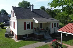 153 Green St, Mount Airy, NC 27030 - Photo 5