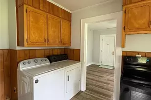 153 Green St, Mount Airy, NC 27030 - Photo 7