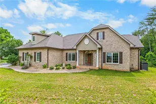 153 Woodridge Dr, Mount Airy, NC 27030 - Photo 3