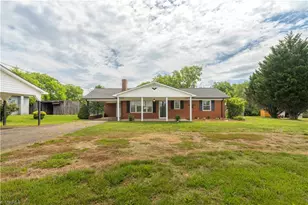 1427 Reeves Mill Rd, Mount Airy, NC 27030 - Photo 3