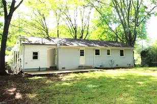 2904 Shamrock Dr, Greensboro, NC 27408 - Photo 19