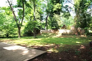 2904 Shamrock Dr, Greensboro, NC 27408 - Photo 21