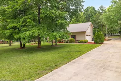 104 Willowbrook Drive, Thomasville, NC 27360 - Photo 3