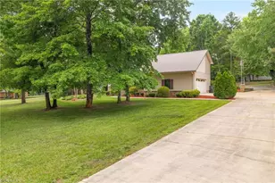 104 Willowbrook Dr, Thomasville, NC 27360 - Photo 3