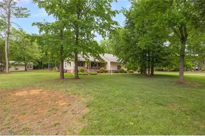 104 Willowbrook Drive, Thomasville, NC 27360 - Photo 5