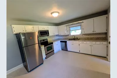 605 Oakhurst Street, Kernersville, NC 27284 - Photo 5