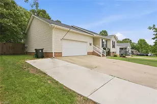 227 Meadow Lark Ln, Thomasville, NC 27360 - Photo 3