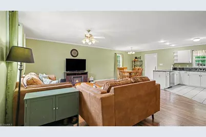 809 Carolina Avenue, Thomasville, NC 27360 - Photo 3
