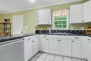 809 Carolina Ave, Thomasville, NC 27360 - Photo 9