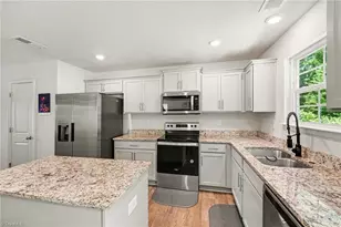 405 Gulliver Ct, Greensboro, NC 27405 - Photo 9