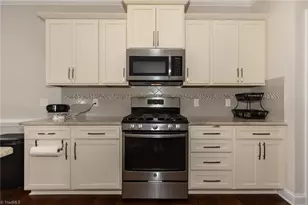 2826 Fallin Ct, High Point, NC 27262 - Photo 9
