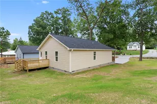 160 Old Fisher Ferry Rd, Thomasville, NC 27360 - Photo 17