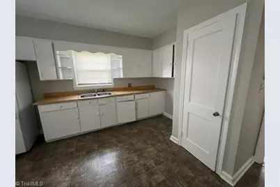 1004 Idlewood Drive, Greensboro, NC 27408 - Photo 7
