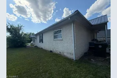 303 Aycock Street, Thomasville, NC 27360 - Photo 9