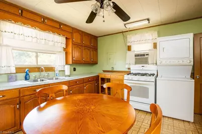 409 Wagstaff Street, Thomasville, NC 27360 - Photo 5