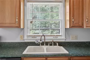 829 Conover Dr, Eden, NC 27288 - Photo 9