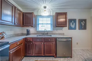 1029 Ridge Cove Ct, Winston-Salem, NC 27104 - Photo 7