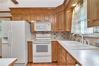 201 Oakwoods Lane, Wilkesboro, NC 28697 - Photo 15