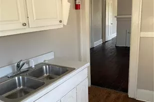 202 W Holt St, Burlington, NC 27217 - Photo 9