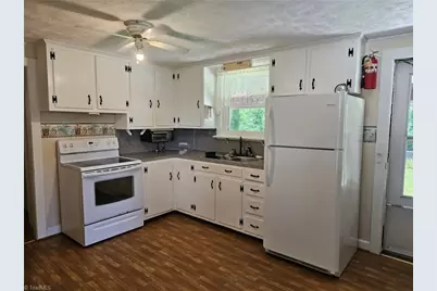 226 E Elm Street, Mount Airy, NC 27030 - Photo 7