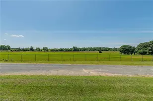 3035 Plantation Rd, Winston-Salem, NC 27105 - Photo 3