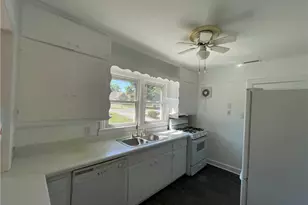 305 Laurel Hill Dr, Burlington, NC 27215 - Photo 9