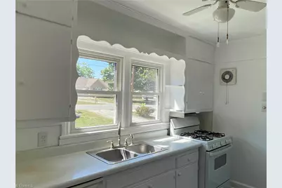 305 Laurel Hill Drive, Burlington, NC 27215 - Photo 7