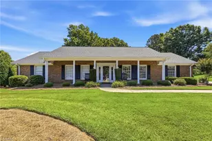 1075 Foothills Dr, Kernersville, NC 27284 - Photo 1