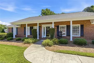 1075 Foothills Dr, Kernersville, NC 27284 - Photo 3