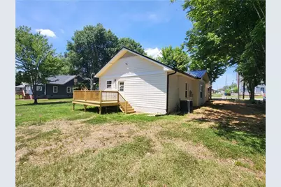 121 W Elm Street, Yadkinville, NC 27055 - Photo 13