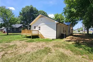 121 W Elm St, Yadkinville, NC 27055 - Photo 13