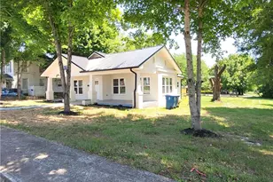 121 W Elm St, Yadkinville, NC 27055 - Photo 5