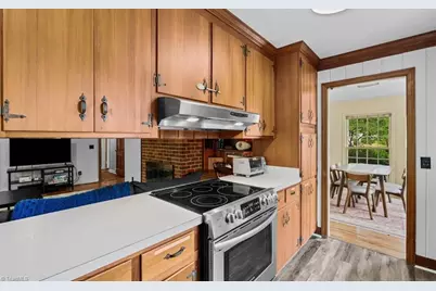 1210 Pembroke Road, Greensboro, NC 27408 - Photo 15