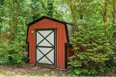 1210 Pembroke Road, Greensboro, NC 27408 - Photo 37