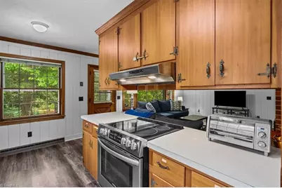1210 Pembroke Road, Greensboro, NC 27408 - Photo 13