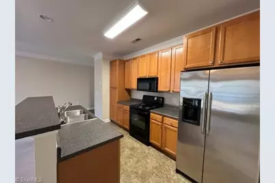 104 Sunset Circle #204, Greensboro, NC 27408 - Photo 5