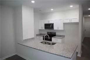 2912 Bainbridge Dr, Winston-Salem, NC 27105 - Photo 3