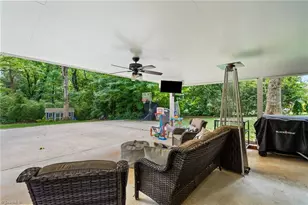 1103 Peace Haven Rd, Winston-Salem, NC 27104 - Photo 37